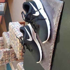 Nike Kids Size 4 Y Shoes